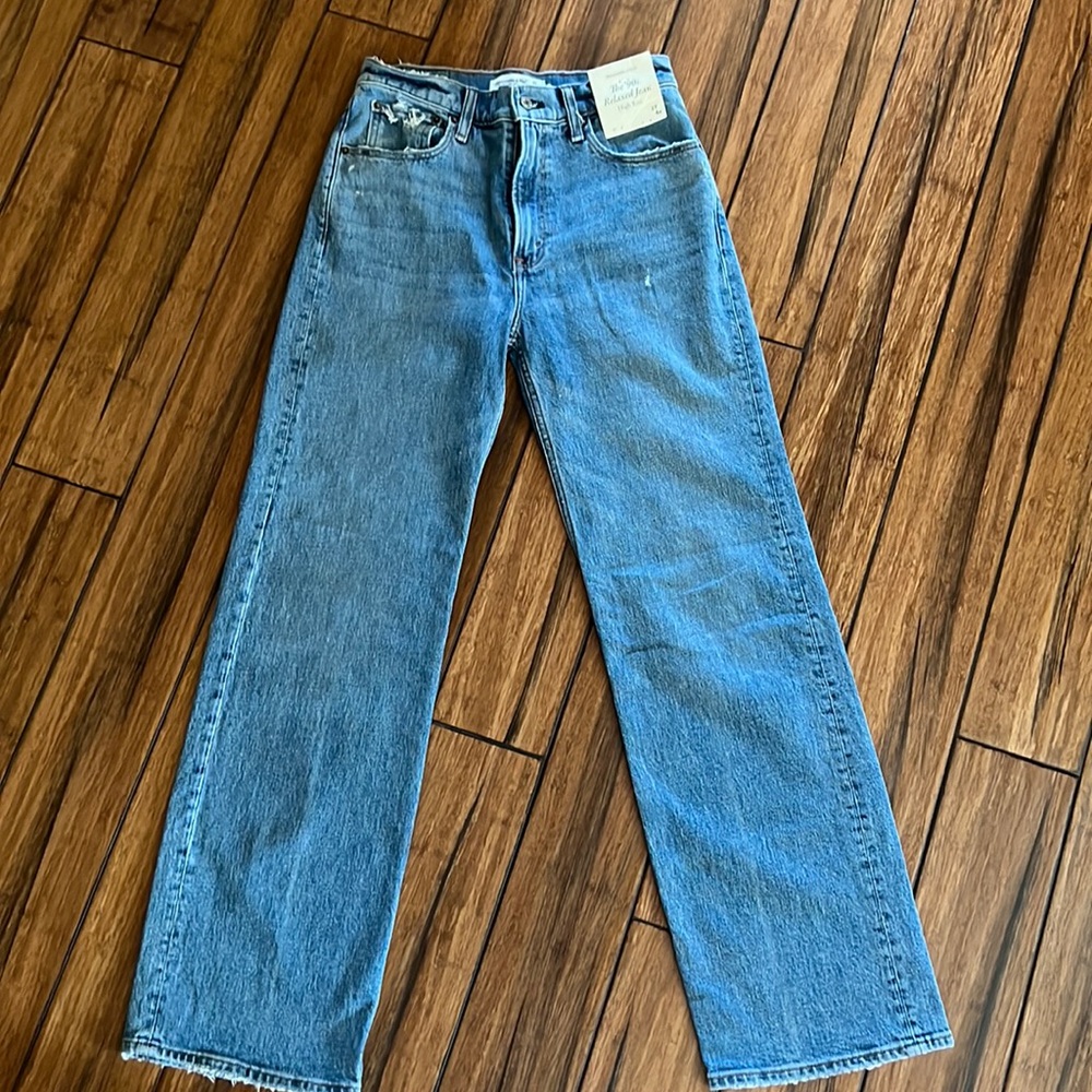 Abercrombie The 90s Relaxed Jean High Rise